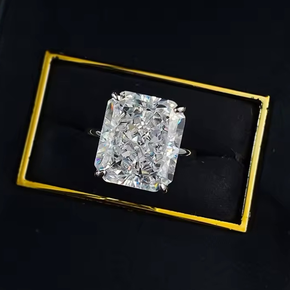 18k 7ct Radiant Cut Ring - Picture 9 of 16